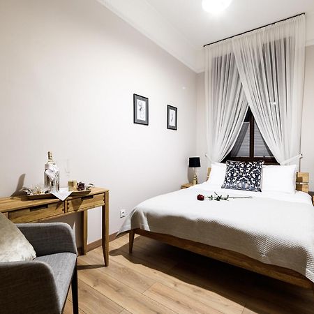 Old Town Ac Apartments Main Raiway Station 크라쿠프 외부 사진