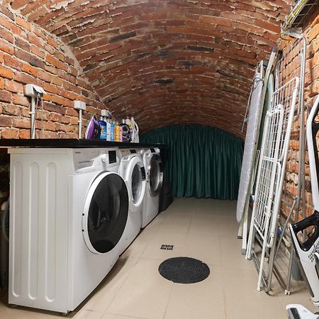 Old Town Ac Apartments Main Raiway Station 크라쿠프 외부 사진