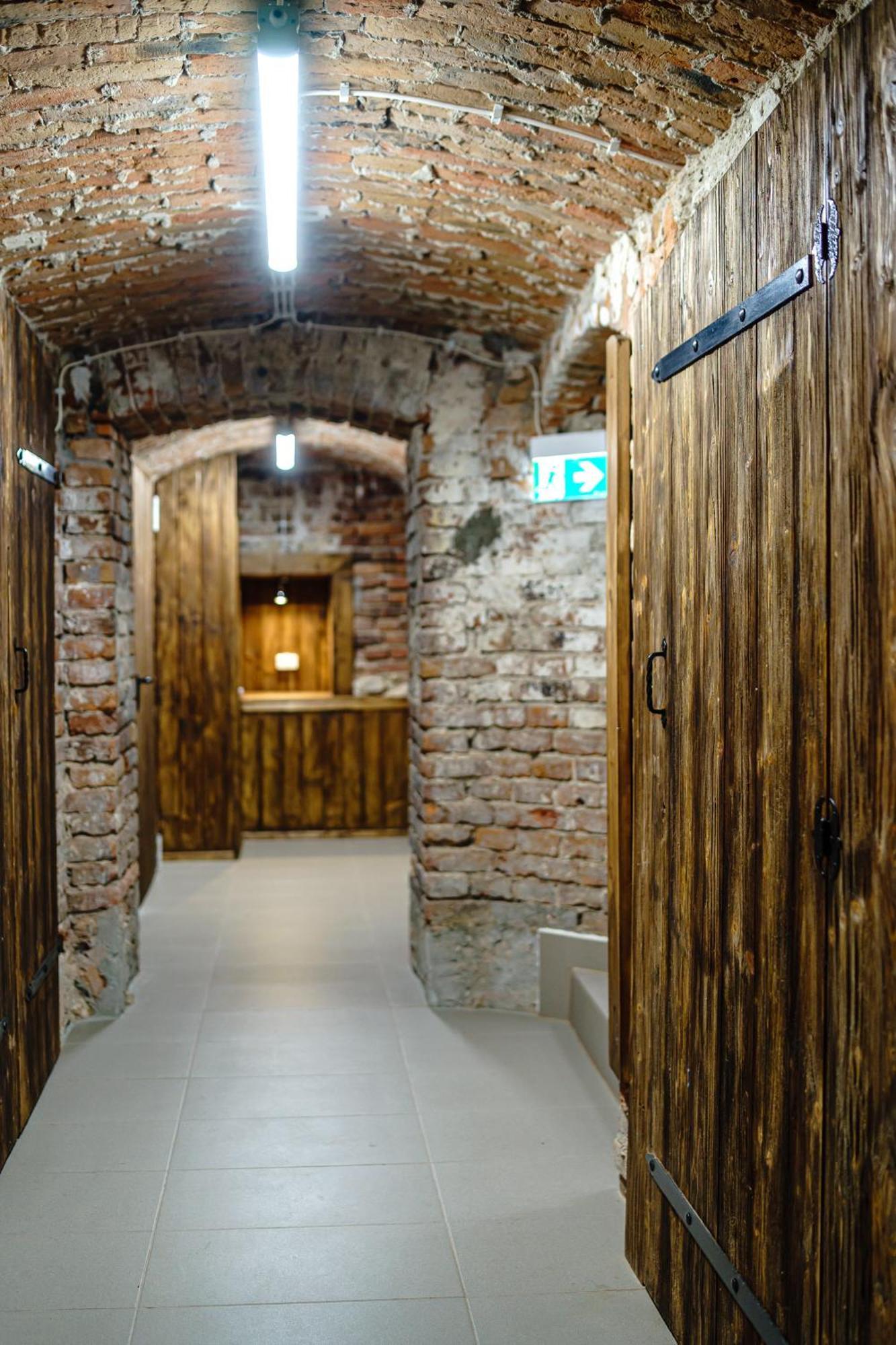 Old Town Ac Apartments Main Raiway Station 크라쿠프 외부 사진