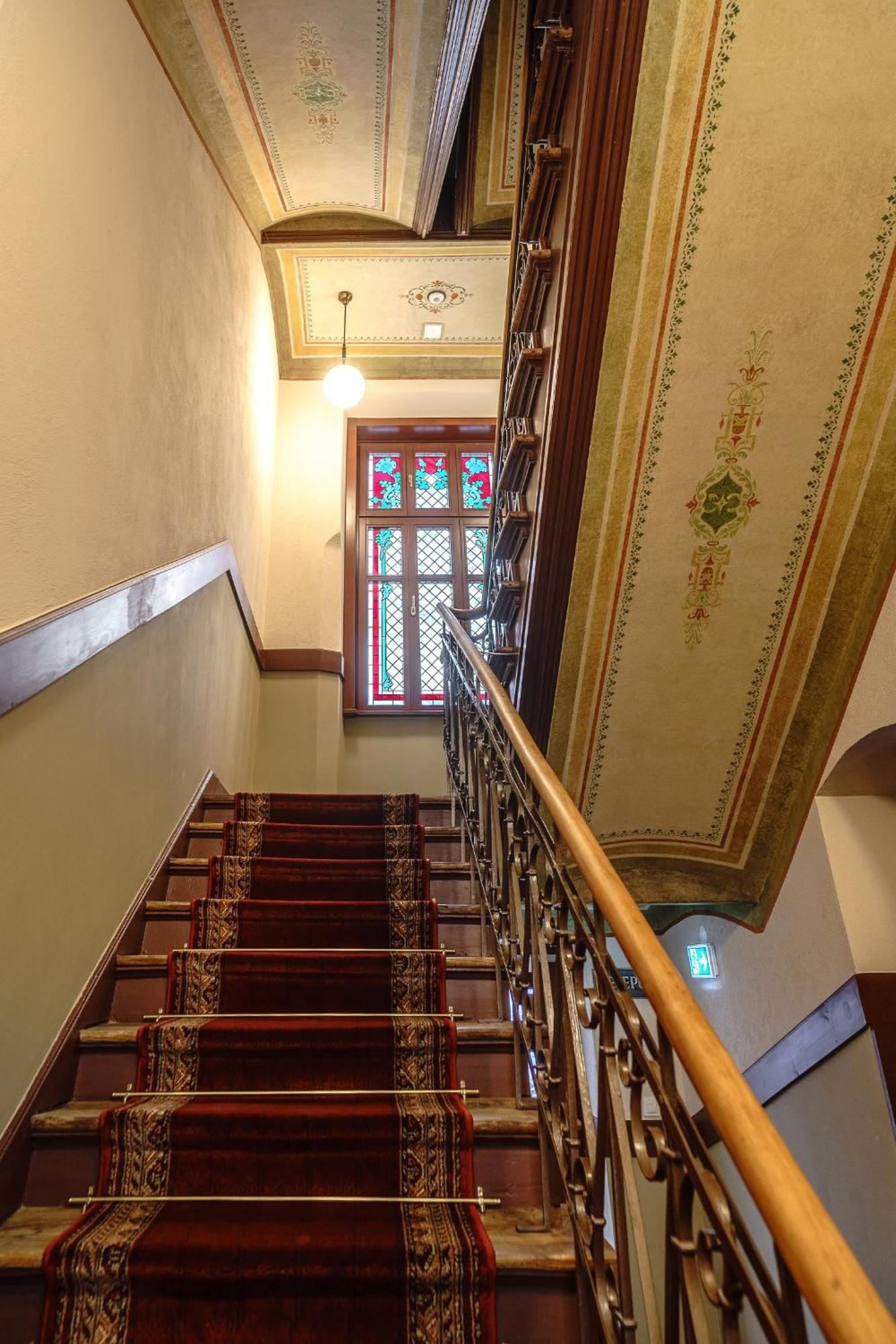 Old Town Ac Apartments Main Raiway Station 크라쿠프 외부 사진