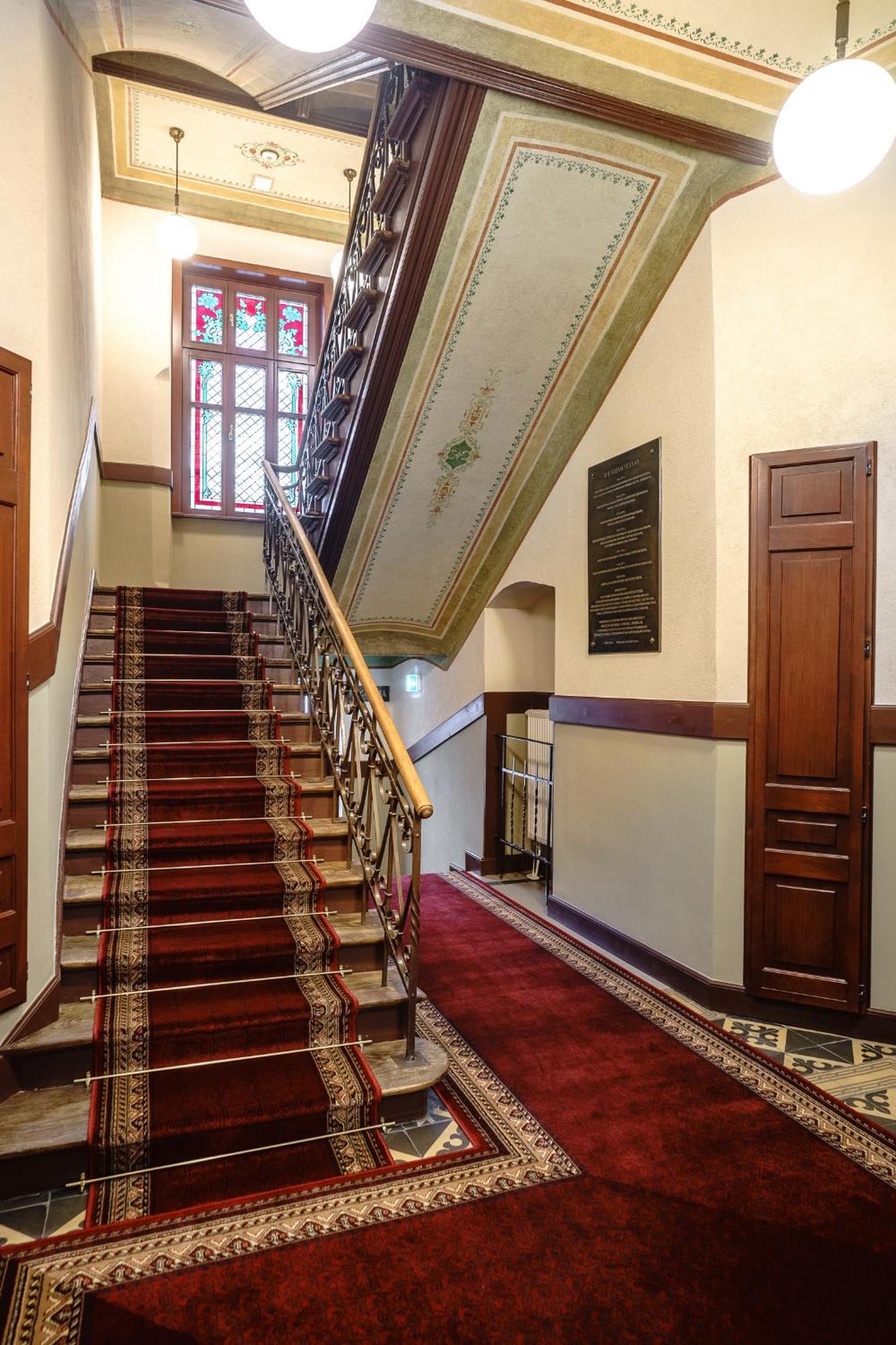 Old Town Ac Apartments Main Raiway Station 크라쿠프 외부 사진