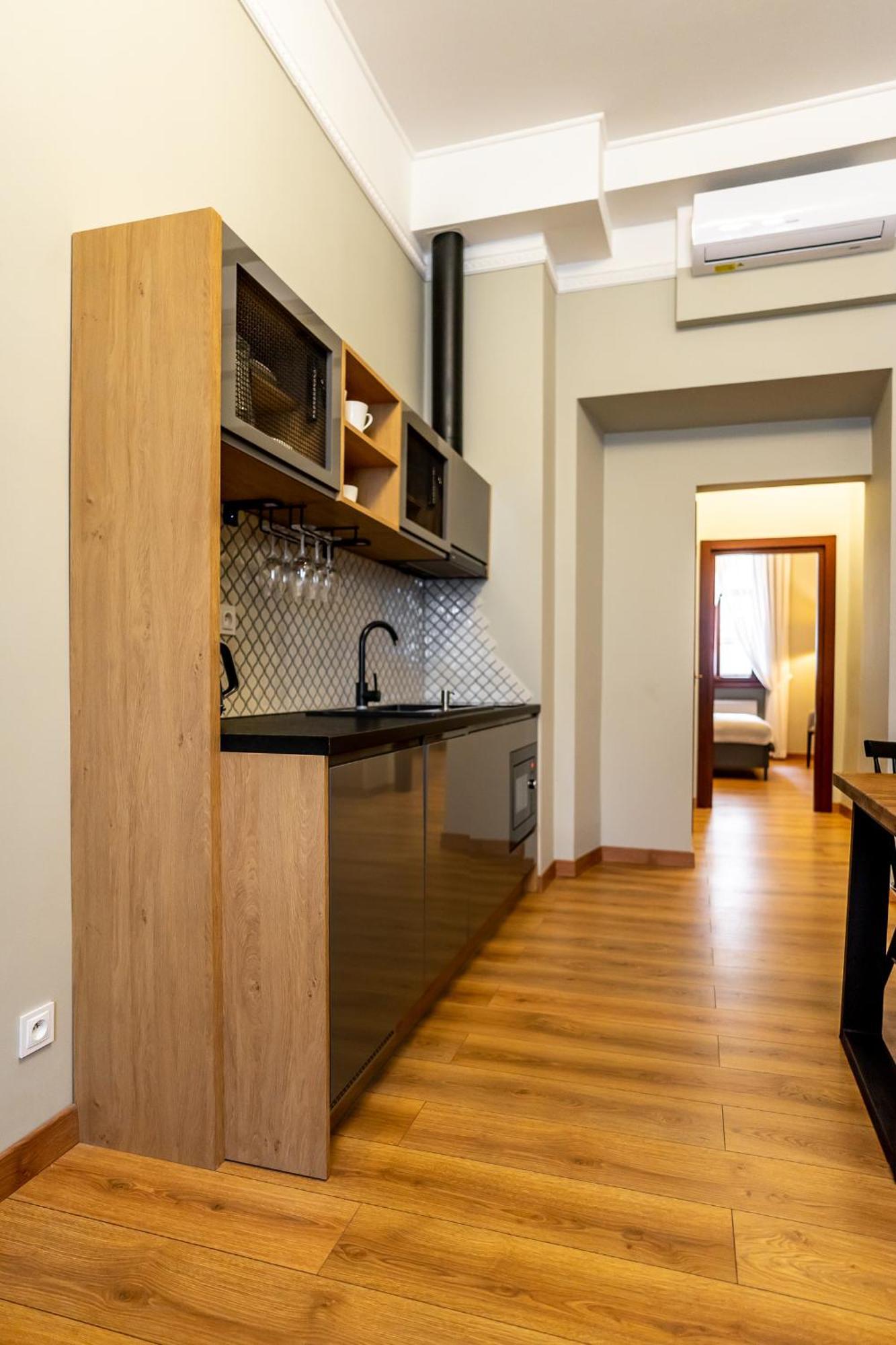 Old Town Ac Apartments Main Raiway Station 크라쿠프 외부 사진