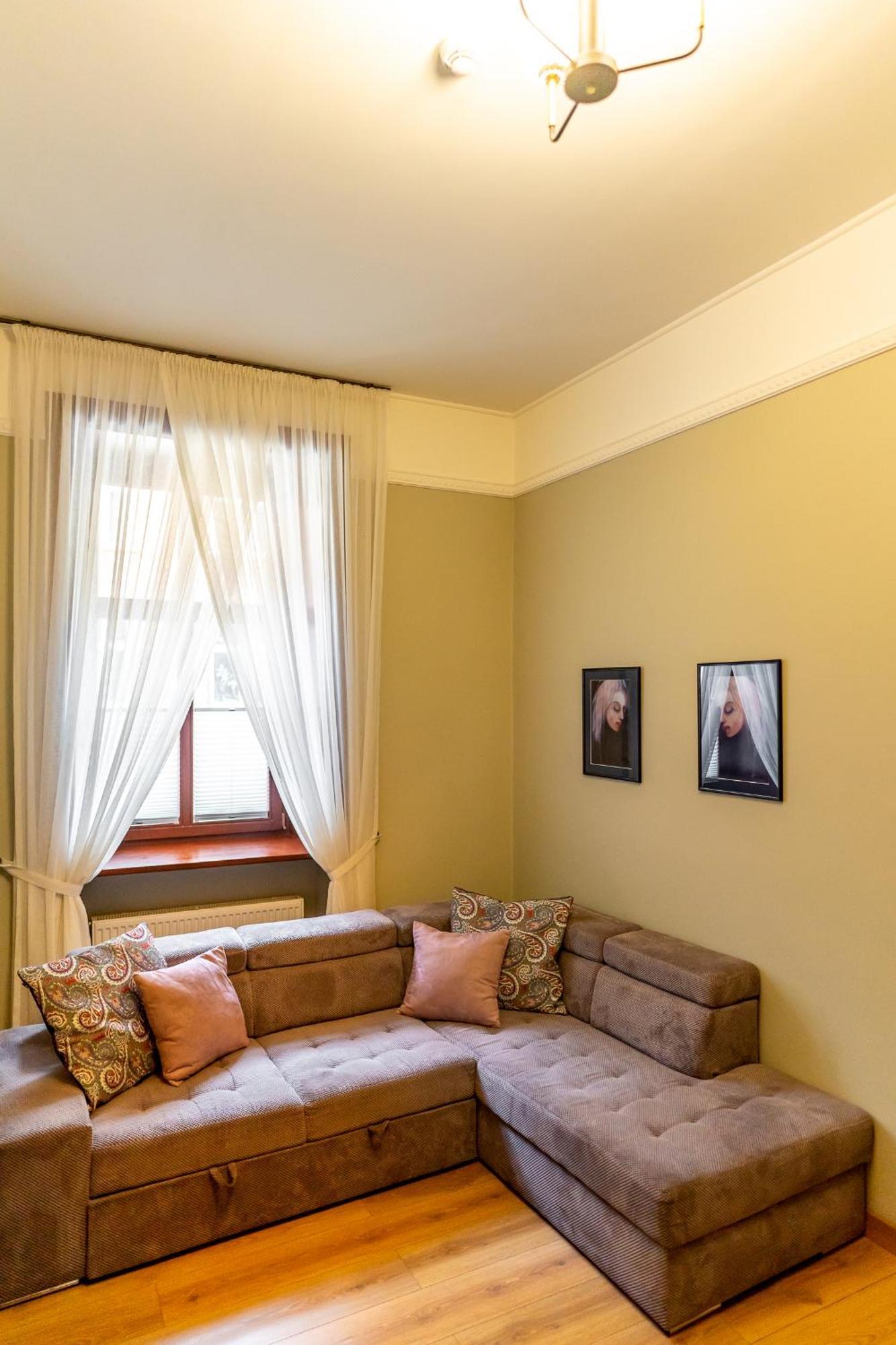 Old Town Ac Apartments Main Raiway Station 크라쿠프 외부 사진