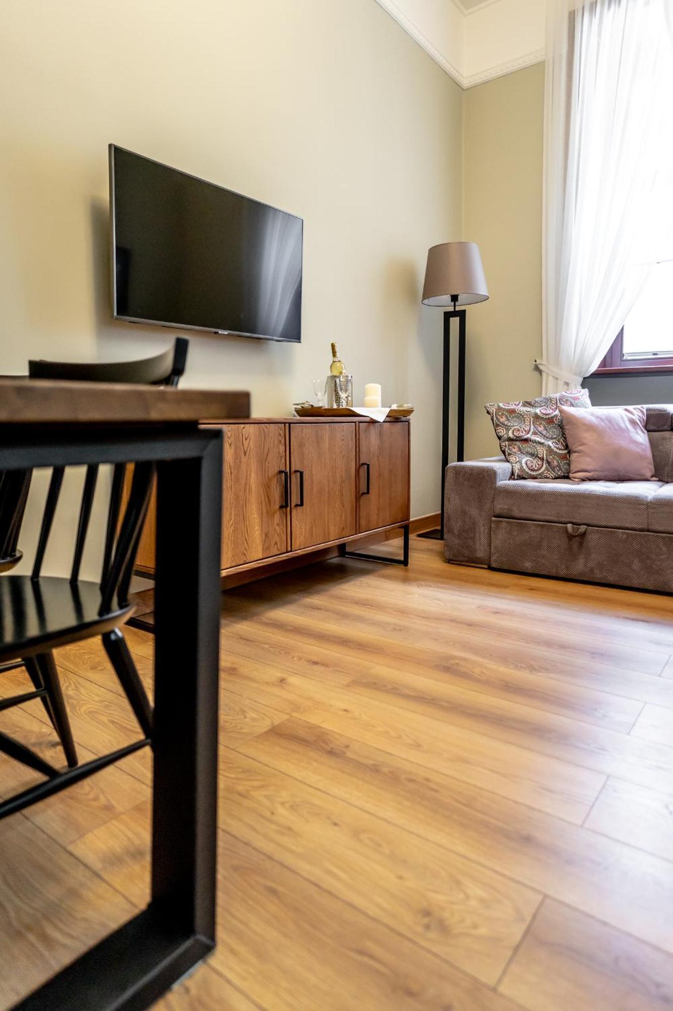 Old Town Ac Apartments Main Raiway Station 크라쿠프 외부 사진