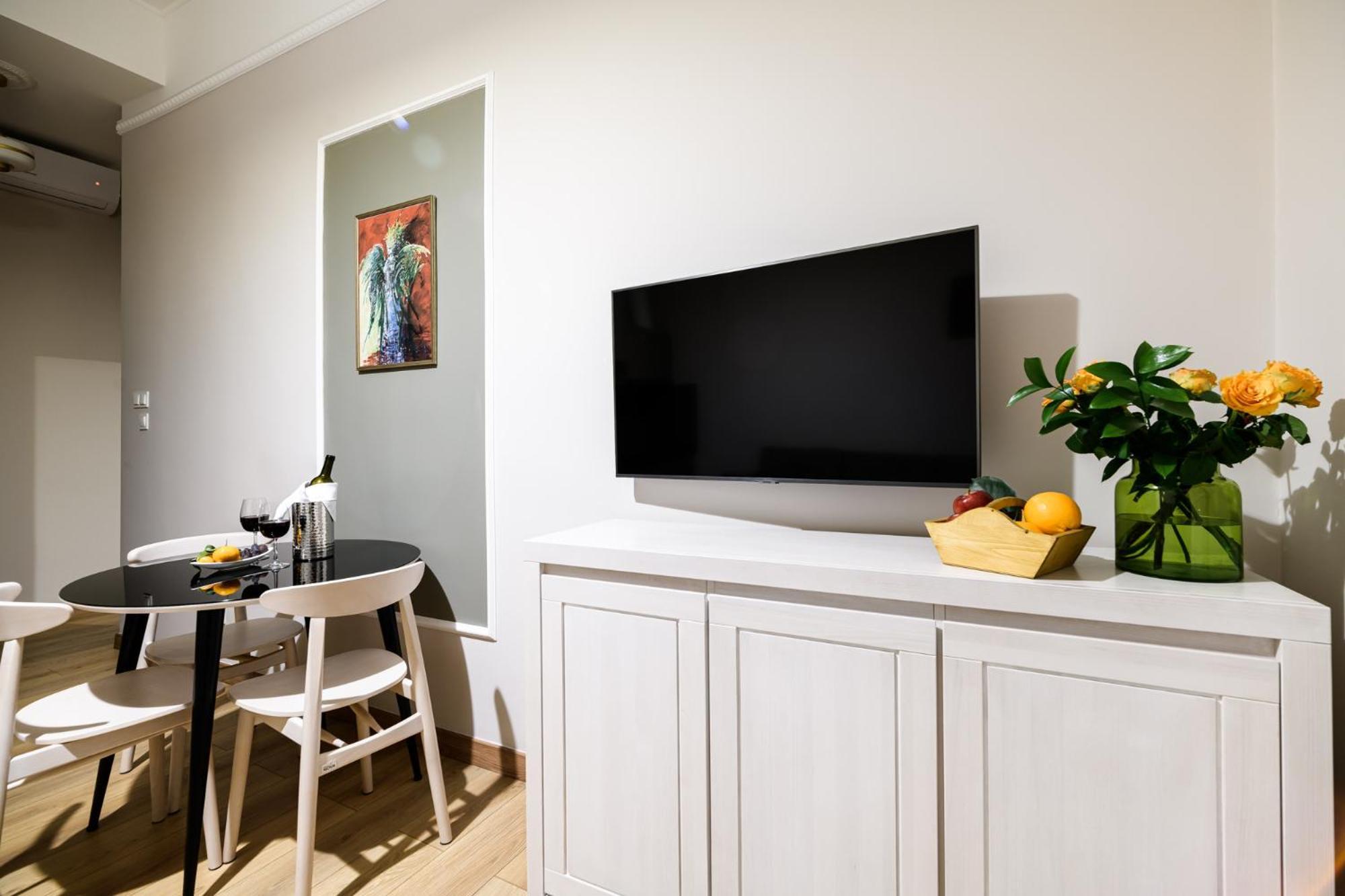 Old Town Ac Apartments Main Raiway Station 크라쿠프 외부 사진