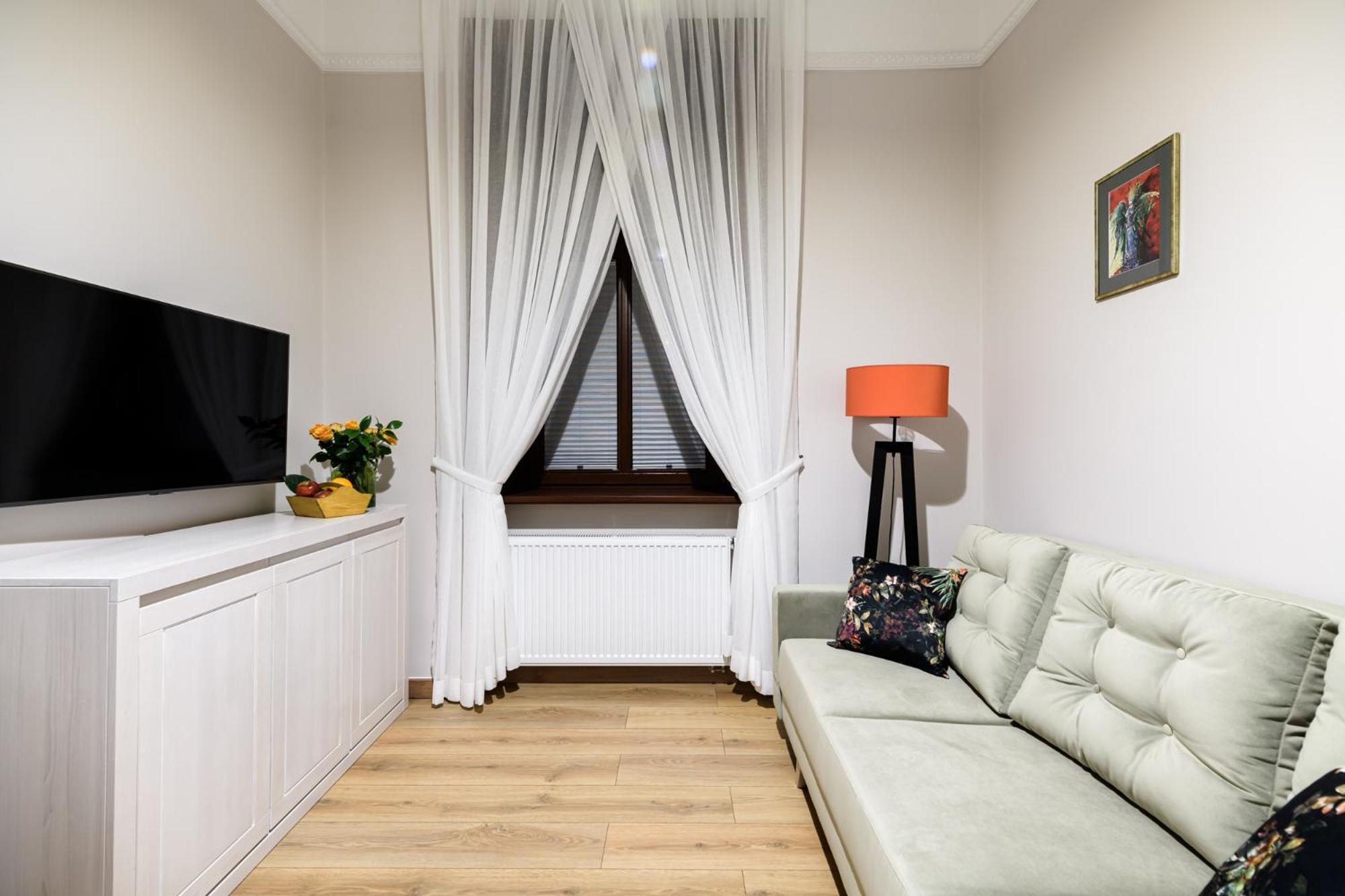Old Town Ac Apartments Main Raiway Station 크라쿠프 외부 사진