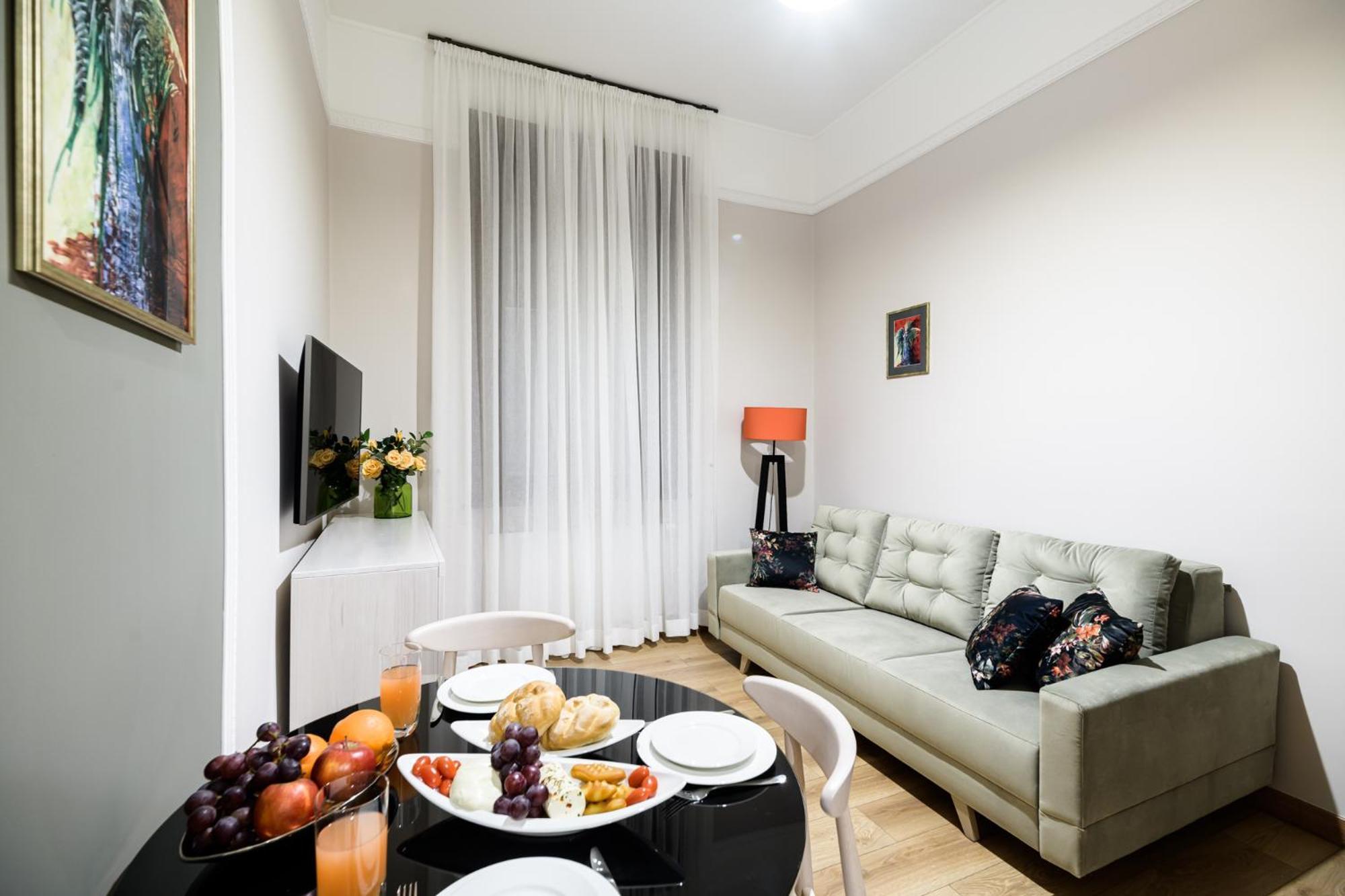 Old Town Ac Apartments Main Raiway Station 크라쿠프 외부 사진