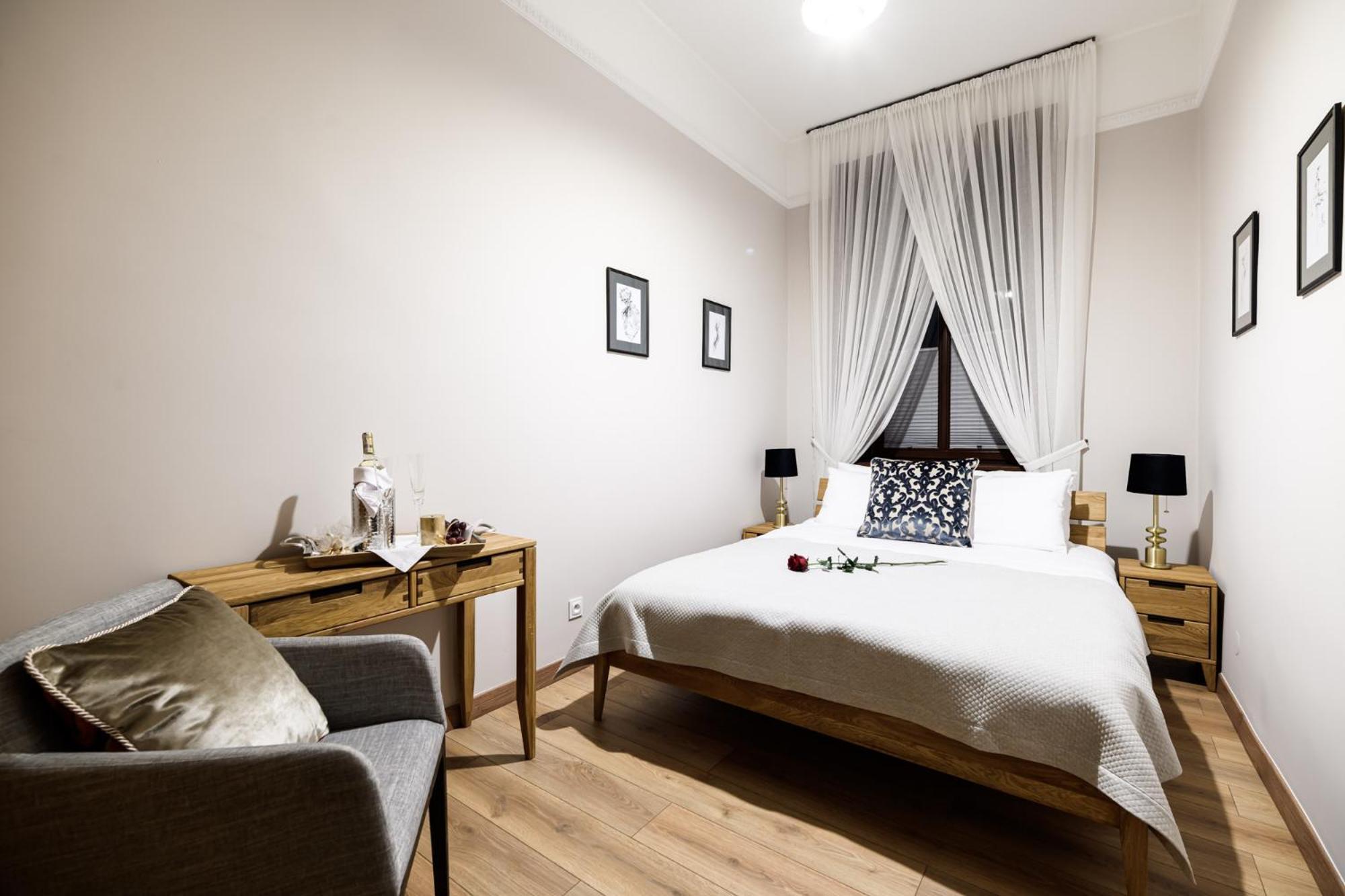 Old Town Ac Apartments Main Raiway Station 크라쿠프 외부 사진